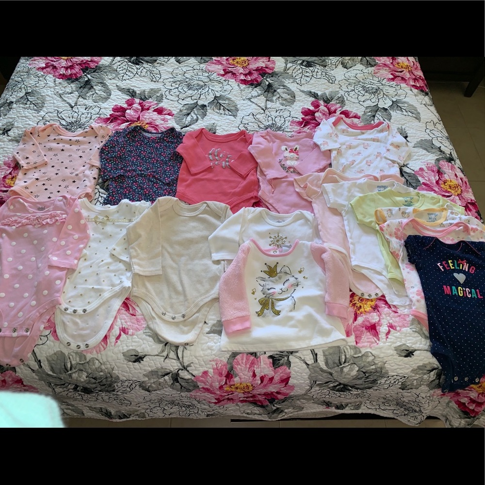 16 pieces of baby clothes
